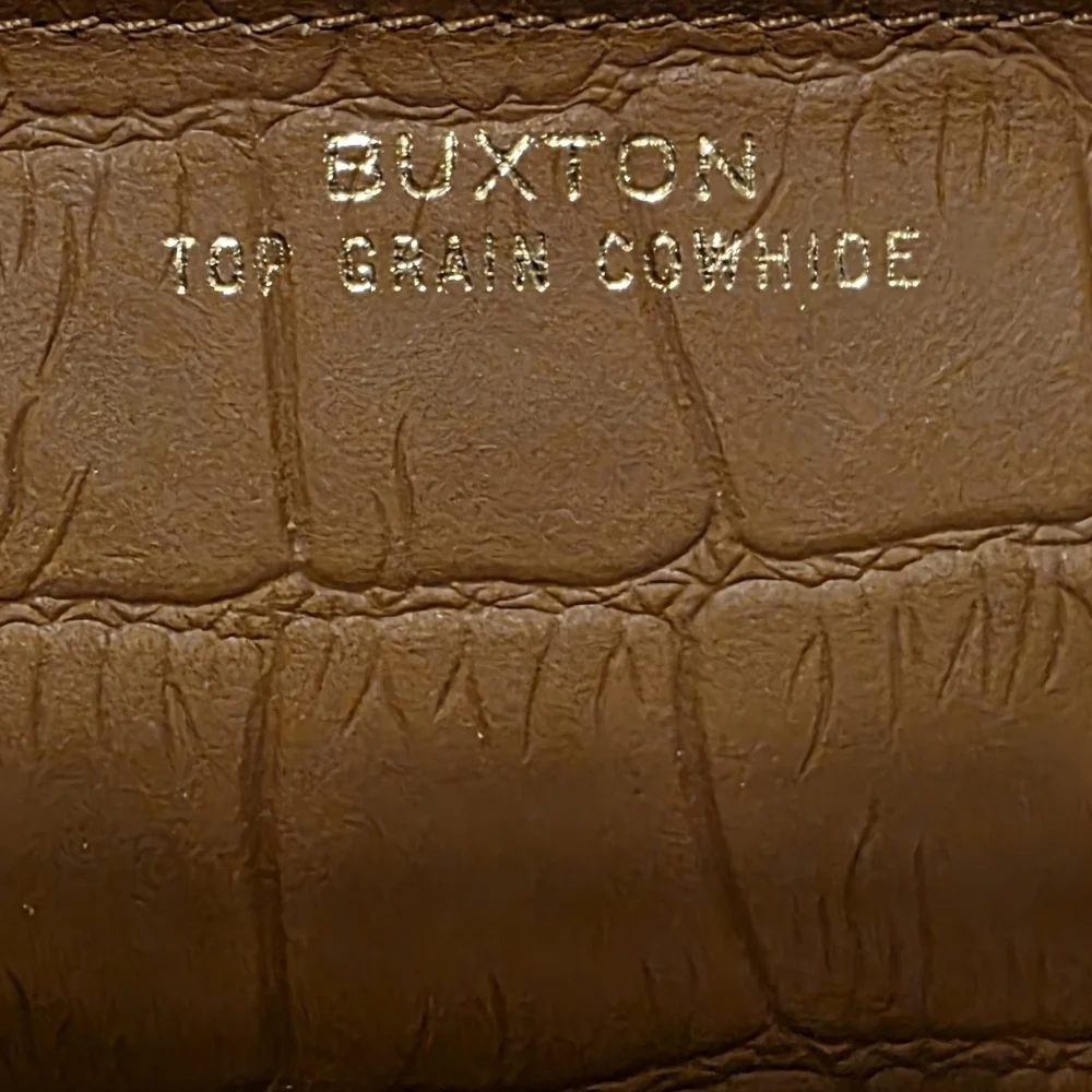 Buxton Vintage Tan Crocodile Embossed Top Grain Cowhide Slim Clutch Wallet